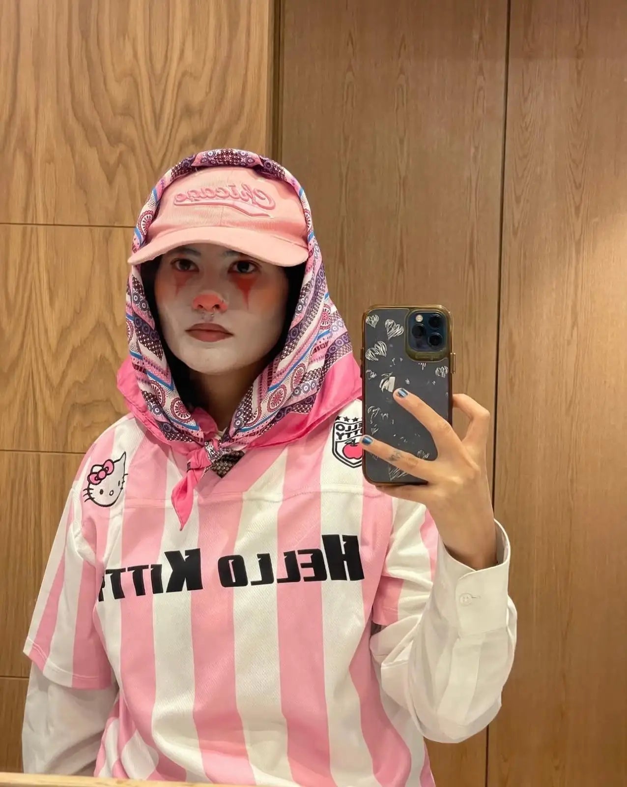 Pembe Kitty Forma V Yaka