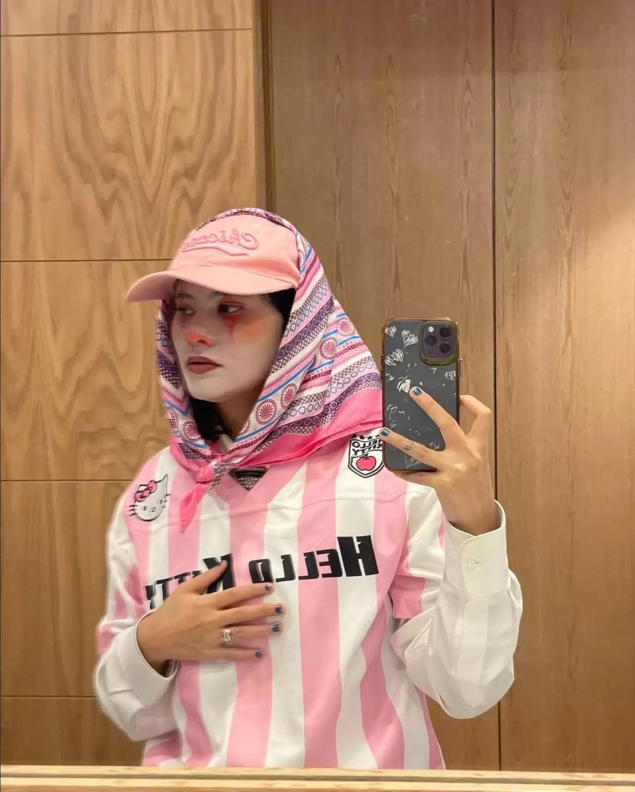 Pembe Kitty Forma V Yaka