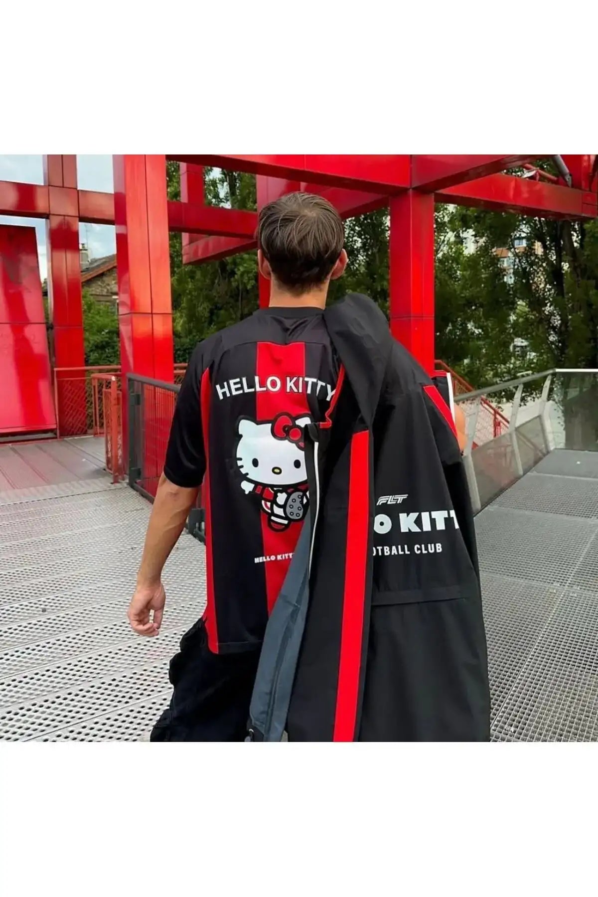 Kırmızı Siyah Çizgili Hello Kitty Forma
